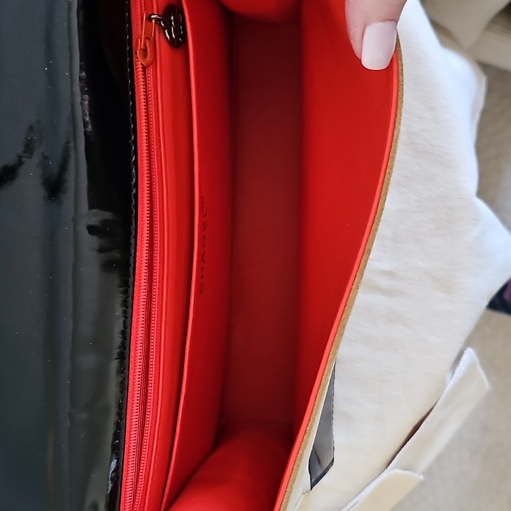 🌟CHANEL🌟 RARE AUTHENTIC Black Patent Leather Suede Flap Bag - Picture 3 of 14